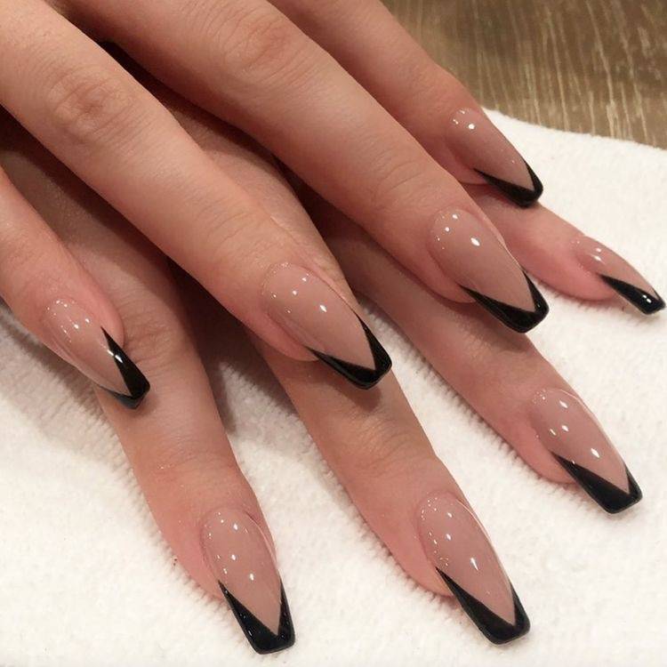 Pose d'ongles avec extensions sculptées en gel